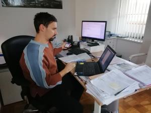 OM - 1izredna seja - videoseja 02042020,strokovni sodelavec Danvorin Fink, foto Lidija Uhan, Obcina Mirna (4)